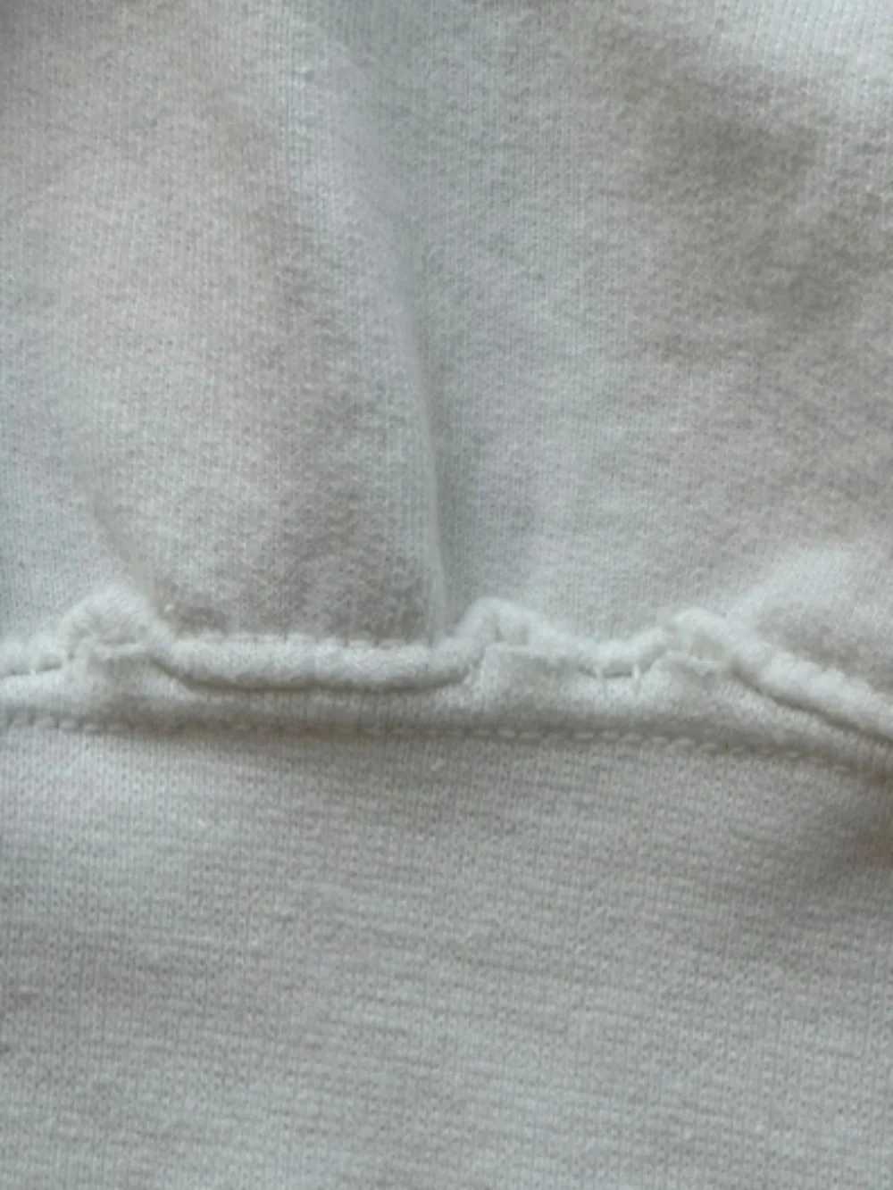 Lonely Ghost White Heart on my Sleeve Crewneck Sweatshirt Women's Medium - Picture 9 of 9